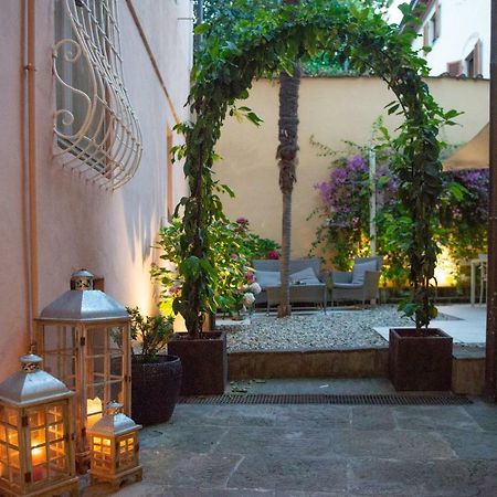 B&B Residenza Di Via Fontana Lucca Eksteriør billede