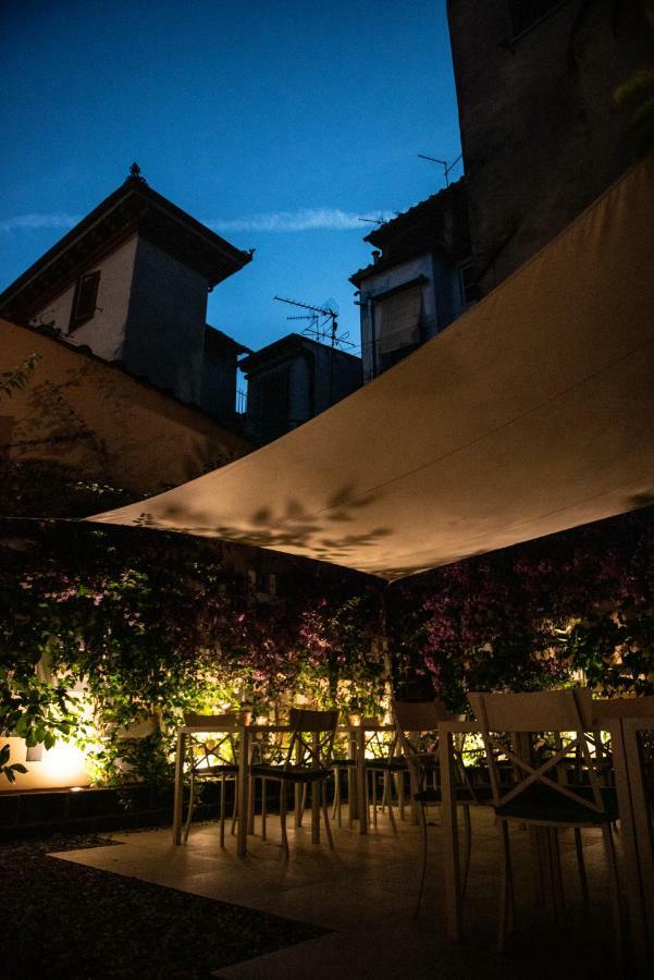B&B Residenza Di Via Fontana Lucca Eksteriør billede