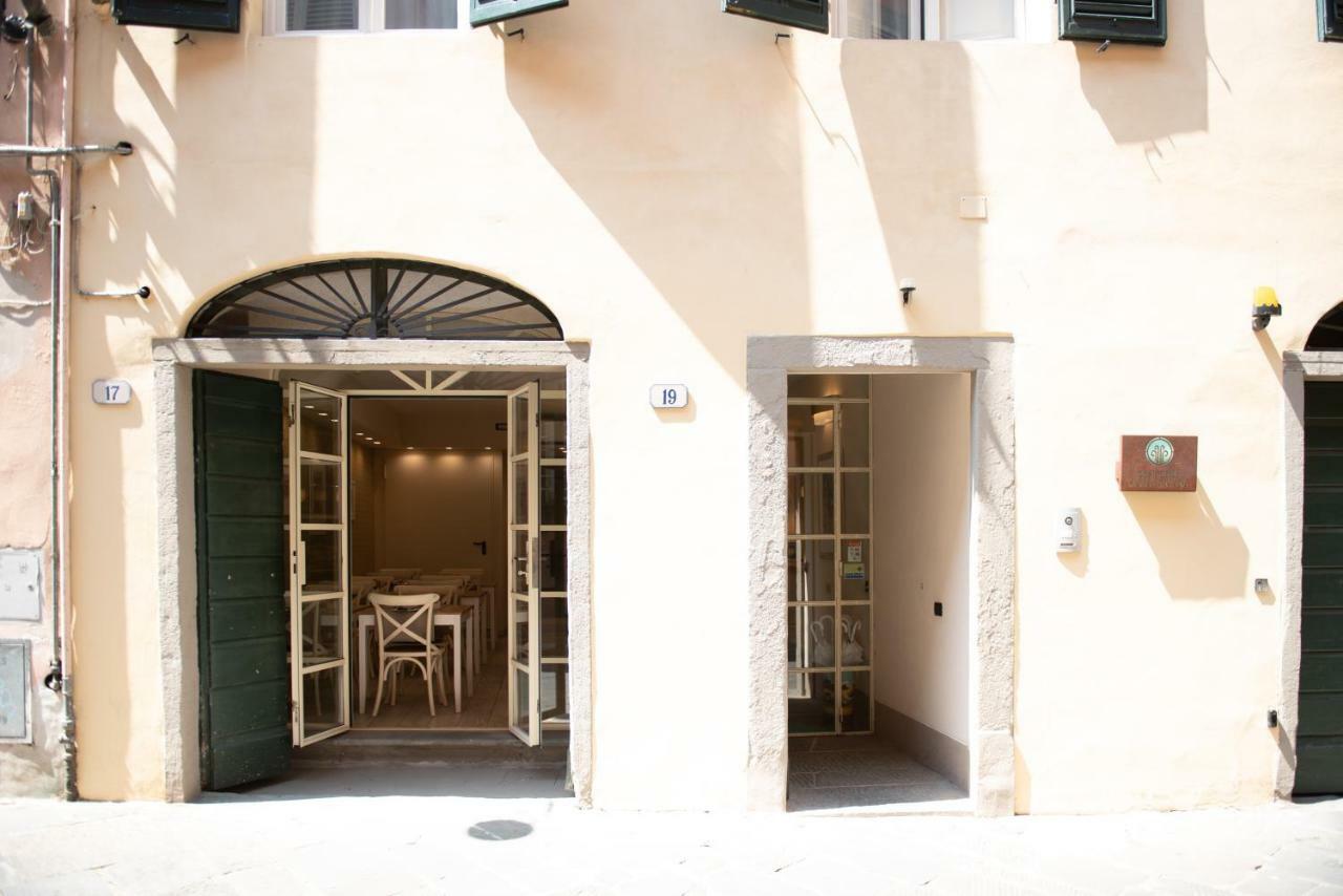 B&B Residenza Di Via Fontana Lucca Eksteriør billede